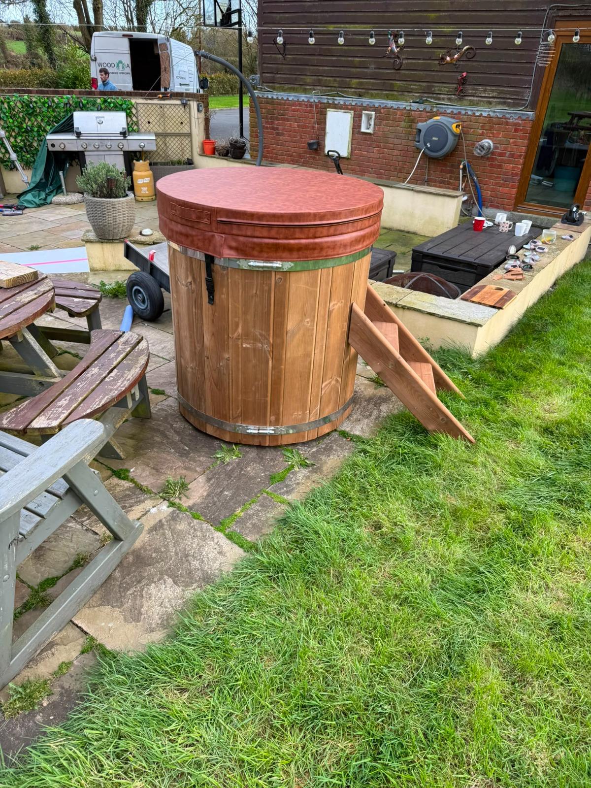 Wood-fired hot tub 4